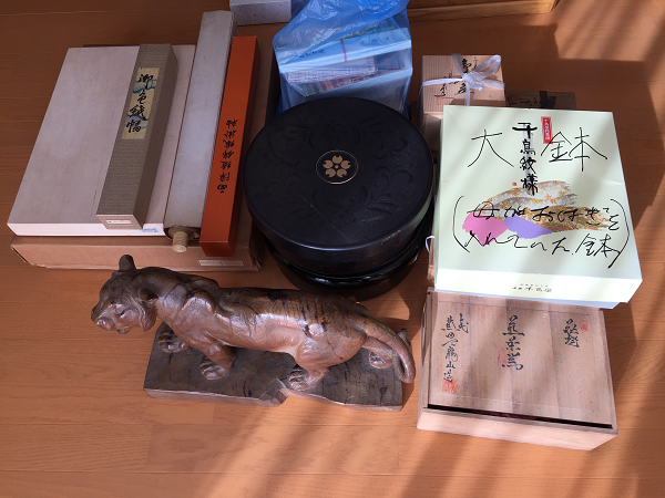 【2017-10-30】松山　東石井にて天然木衝立　煎茶道具　額など買い取らせて頂きました。