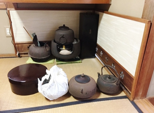 【2018-4-7】西条市にて　鉄瓶　茶釜　風炉先屏風など買い取らせて頂きました。